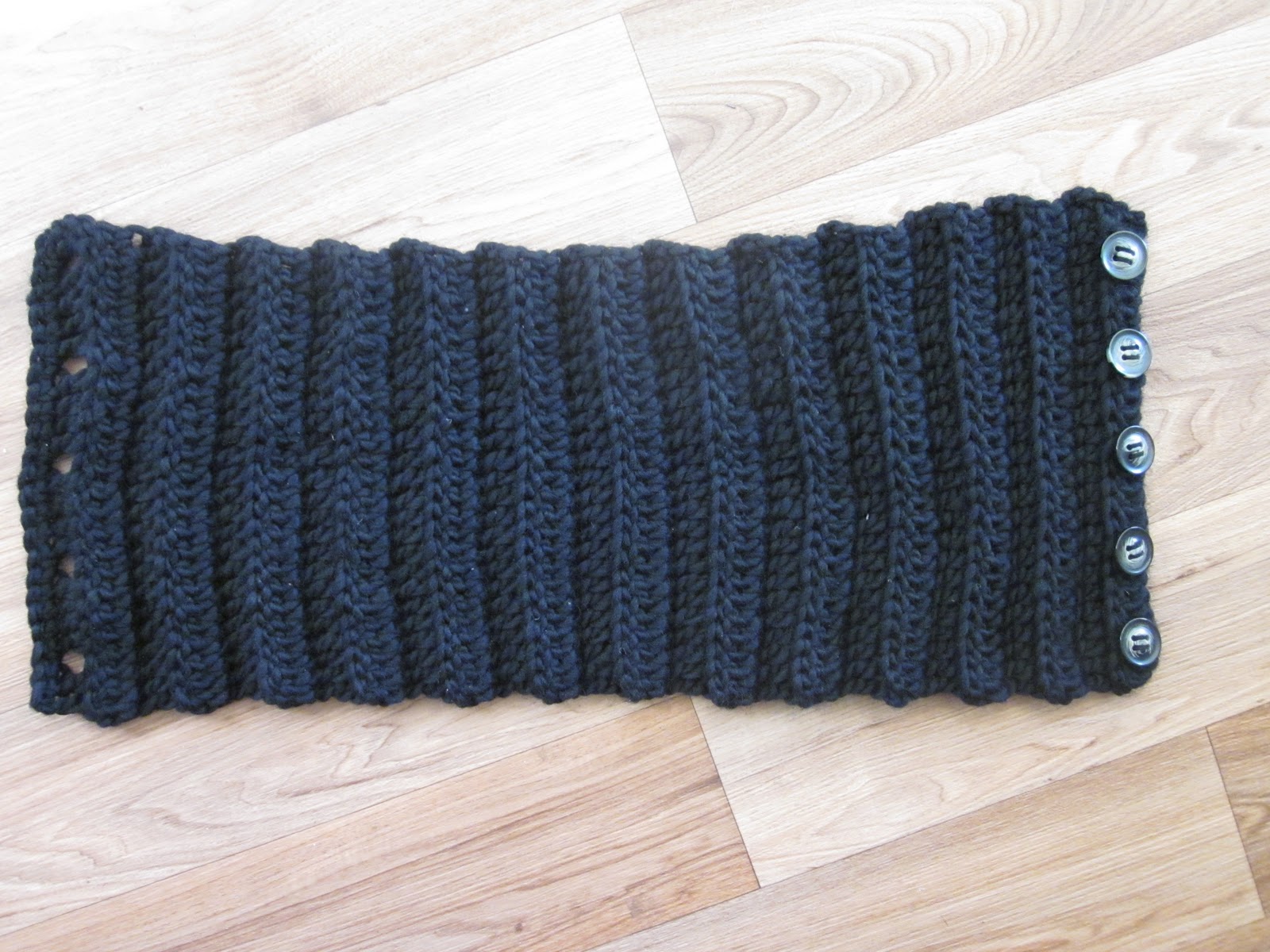 Not So Granny: Making Winter: Snuggling up and a FREE Cowl Pattern