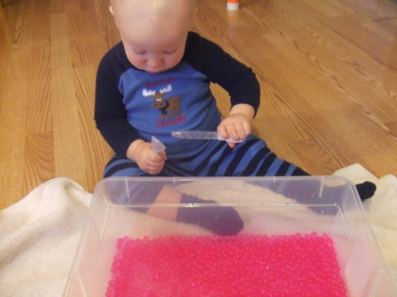 Cachey Mama's World of Learning Bubblegum Scented Water Bead Play