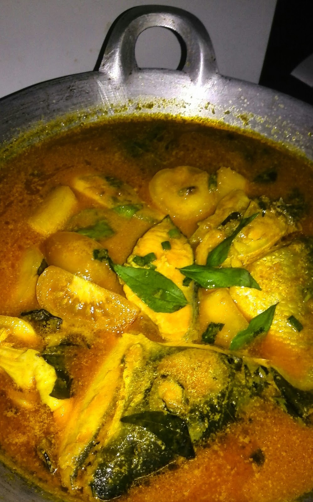 namakucella: PETUA MASAK KARI IKAN YANG SEDAP DAN WARNA MENARIK