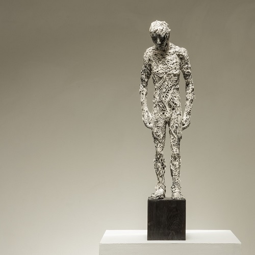 Anna Gillespie, "Standing Man" - plaster, resin, mixed media | obras de arte figurativo, esculturas figurativas, art pictures, sculptures | Art Selecta Anna Gillespie, "Standing Man" - plaster, resin, mixed media | obras de arte tristes, esculturas figurativas, art pictures, imagenes bellas, sculptures, cool stuff