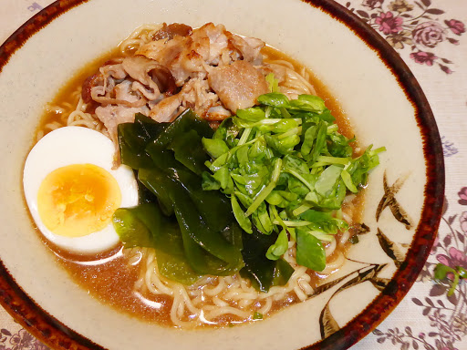 【イトメン】たっぷり野菜と食べたい 無塩製麺＆30%減塩 麺マルシェ ほんのりかつお風味 しょうゆ味ラーメン