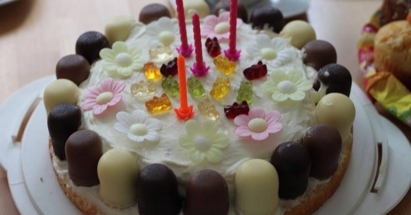 Leckere Rezepte: Kindergeburtstag-Torte mit Mini-Schaumküssen