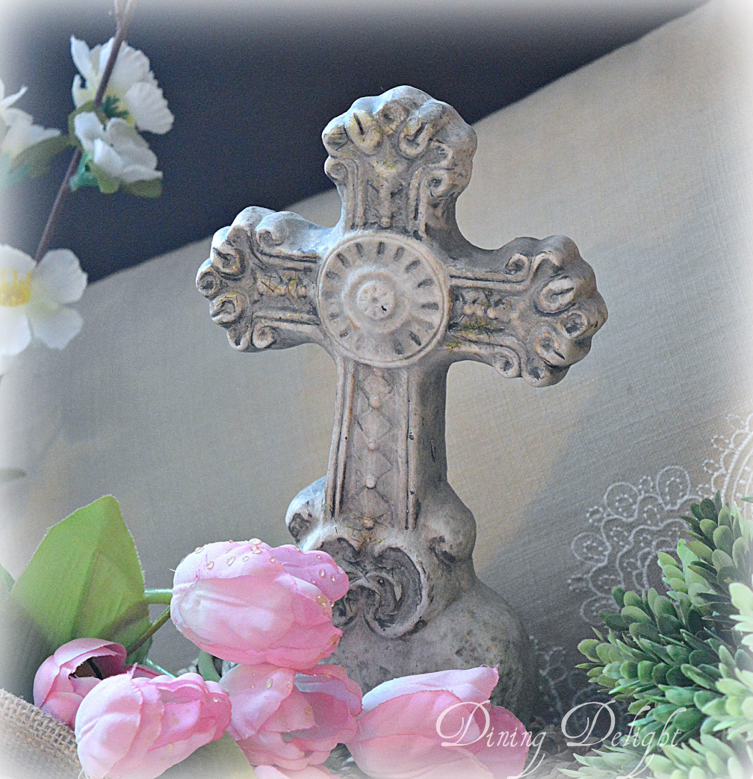 Dining Delight Easter Decor in a Trunk