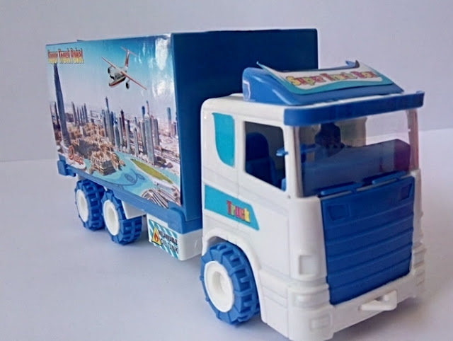 truk besar mainan-putih biru