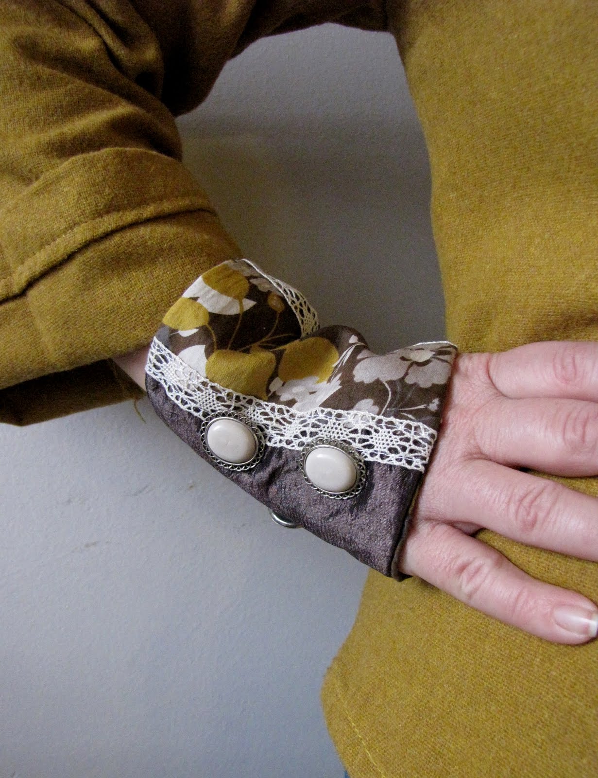 Little Treasures Last minute gifts A cuff / Fabric bracelet