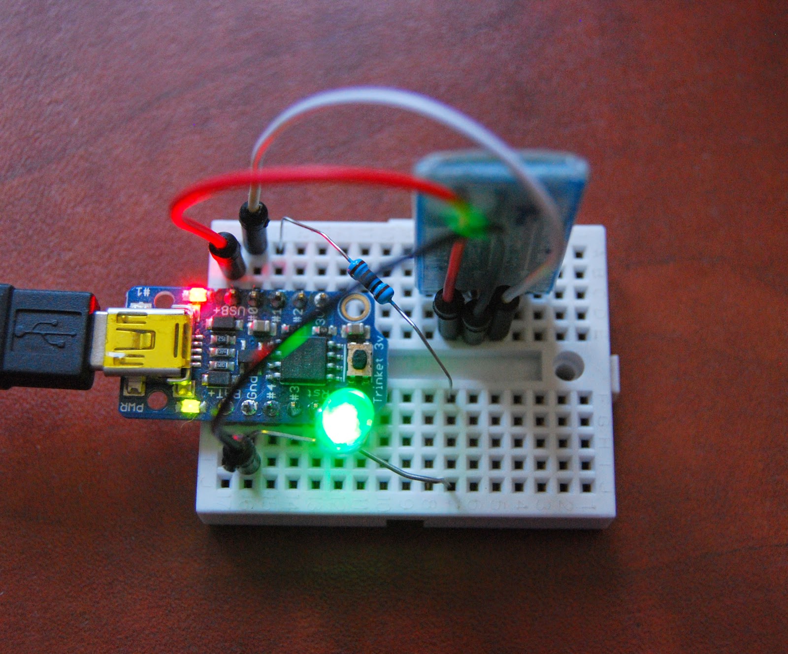 Jacek Fedoryński's blog: External notification light for your phone