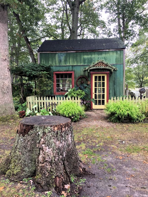 A GUIDE TO NORTHEASTERN GARDENING This Month in the Garden A Visit to