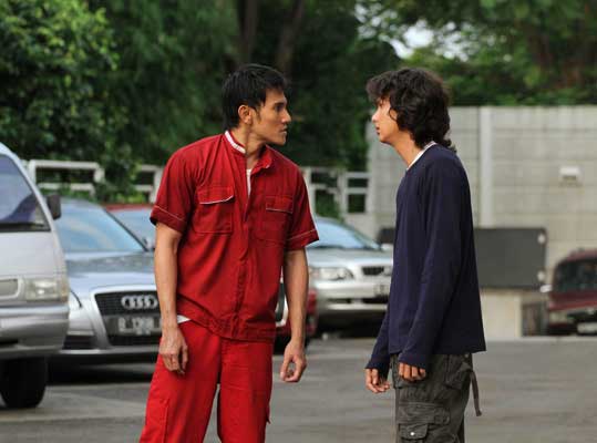 builder and career: 'Satu Jam Saja' Movie Wallpapers