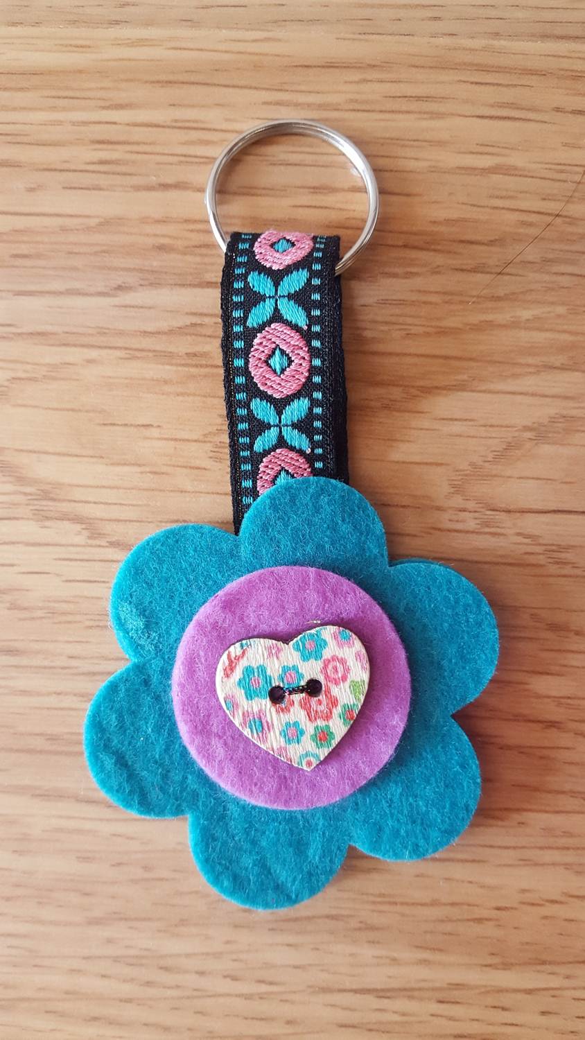 Keeping it Real Felt flower key chains tutorial