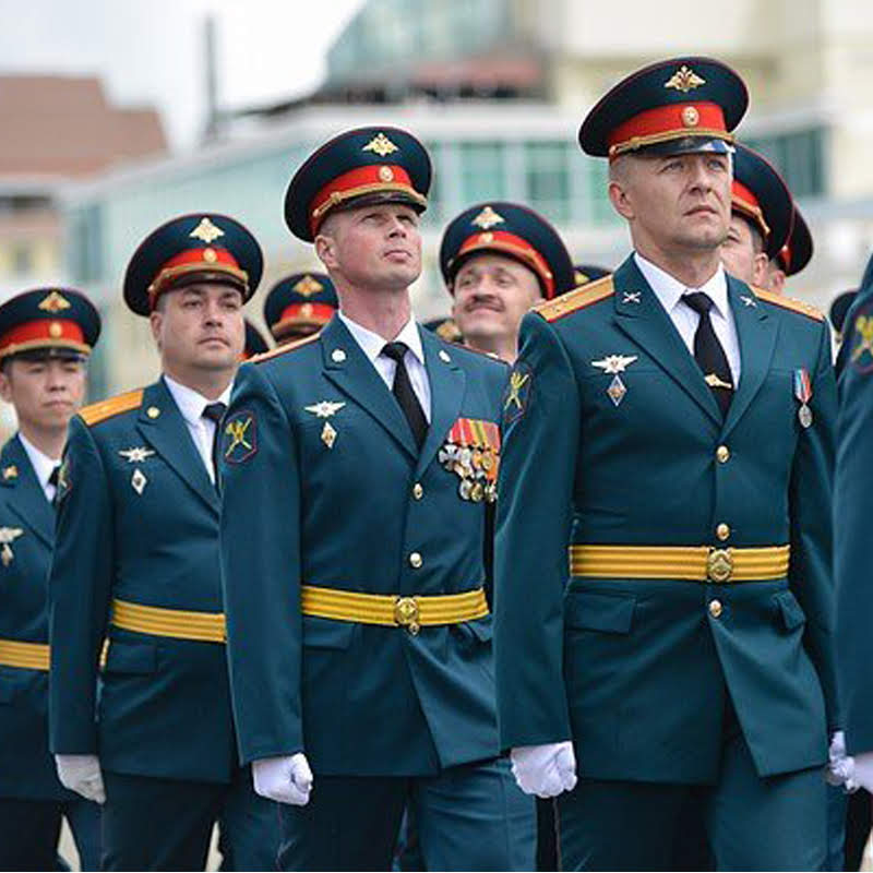 Парадка курсантов мчс. Парадка курсантов мчс. Парадная форма офицеров мчс россии. Парадная одежда мчс. Форма мчс парадная мчс.