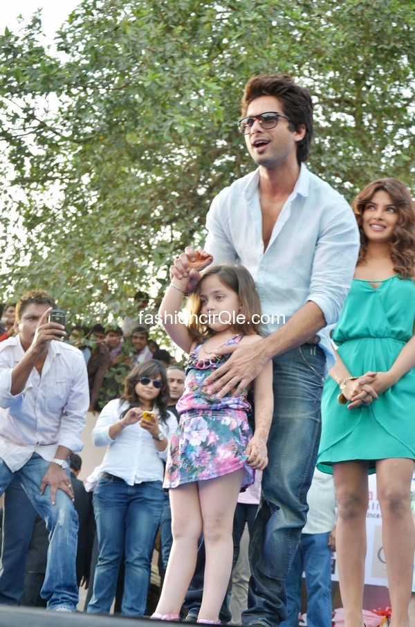 Priyanaka looks super hot in this sea green dress, and we always love her spirit. -  Priyanka Chopra & Shahid Kapoor Promote ‘Teri Meri Kahaani’ @ Crown Plaza