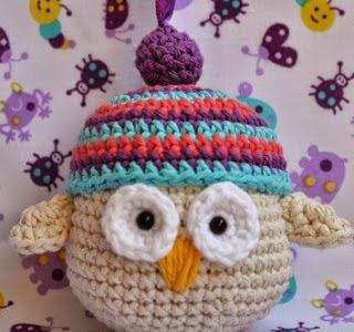 http://esunmundoamigurumi.blogspot.com.es/2014/09/pajarito-resulton-patron-gratis.html