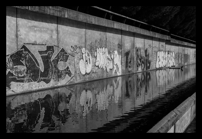Escrito en la pared: Los lunes, paseo | Variaciones 69