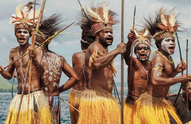 Gambar Pakaian Adat Papua Barat