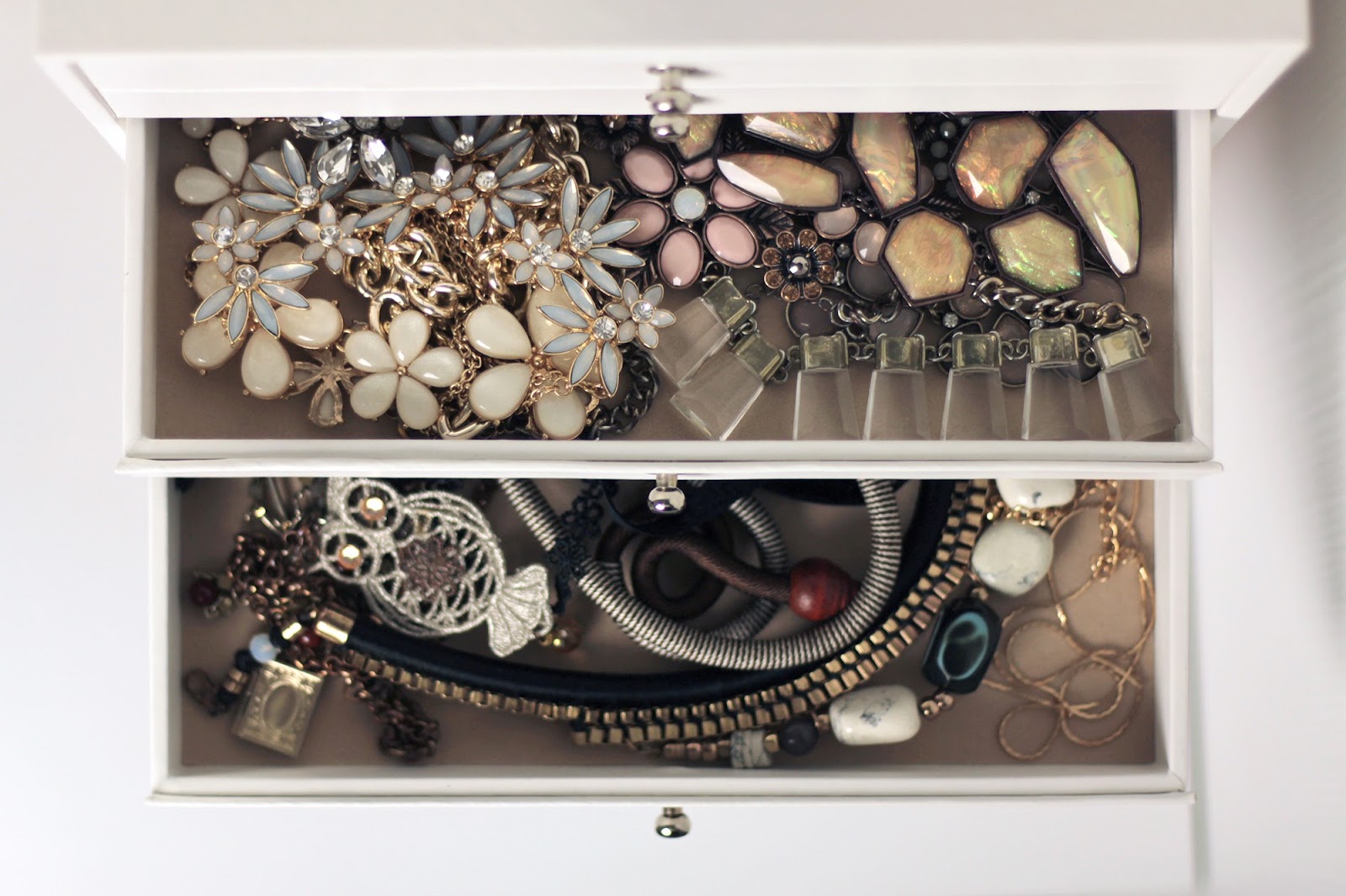 IDEE: Come sistemare i bijoux in modo impeccabile! Cassettiera porta gioie