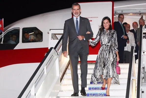 Queen Letizia wore Hugo Boss Danimala Belted midi shirt dress in zebra-print Italian twill. Letizia carried Uterque bag in pink