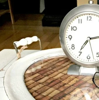 Cork tray with clock