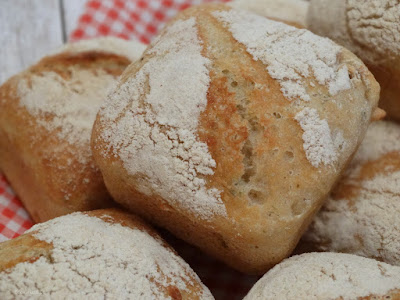 Mediterrane Kräuterbrötchen 