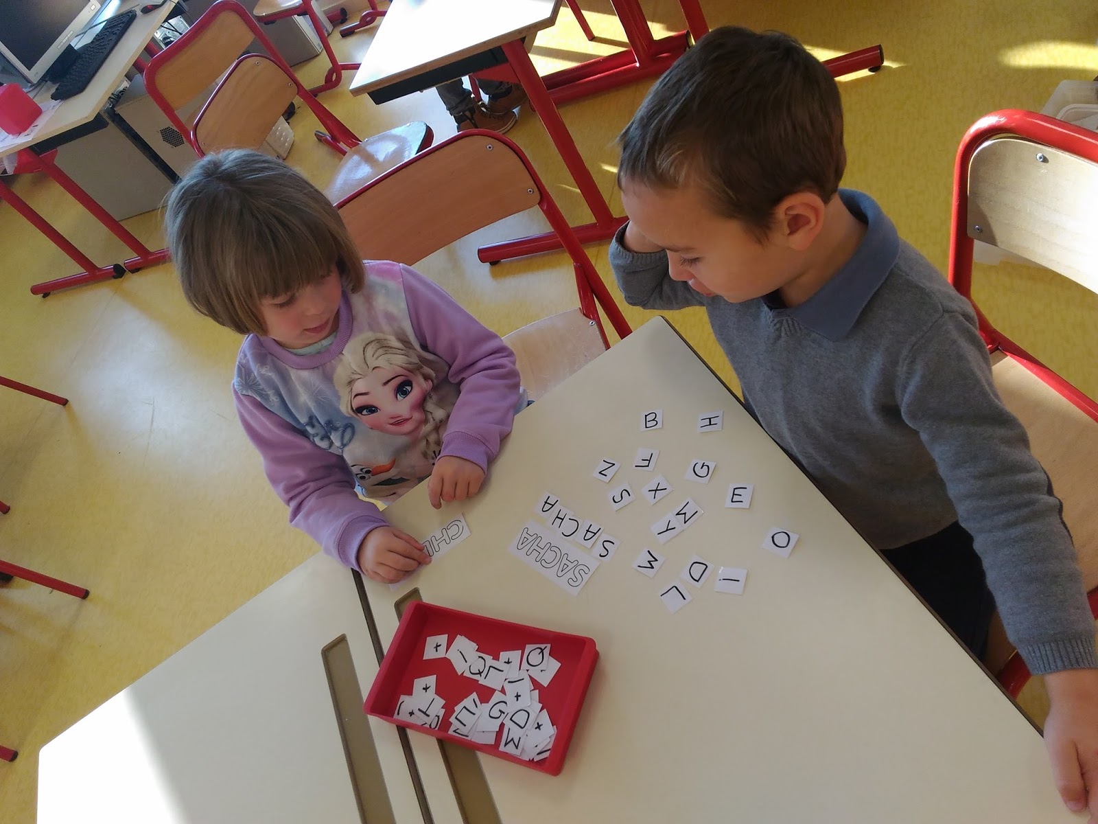 classe cycle maternelle "Arc en Ciel" école Saint Louis Reconstituer