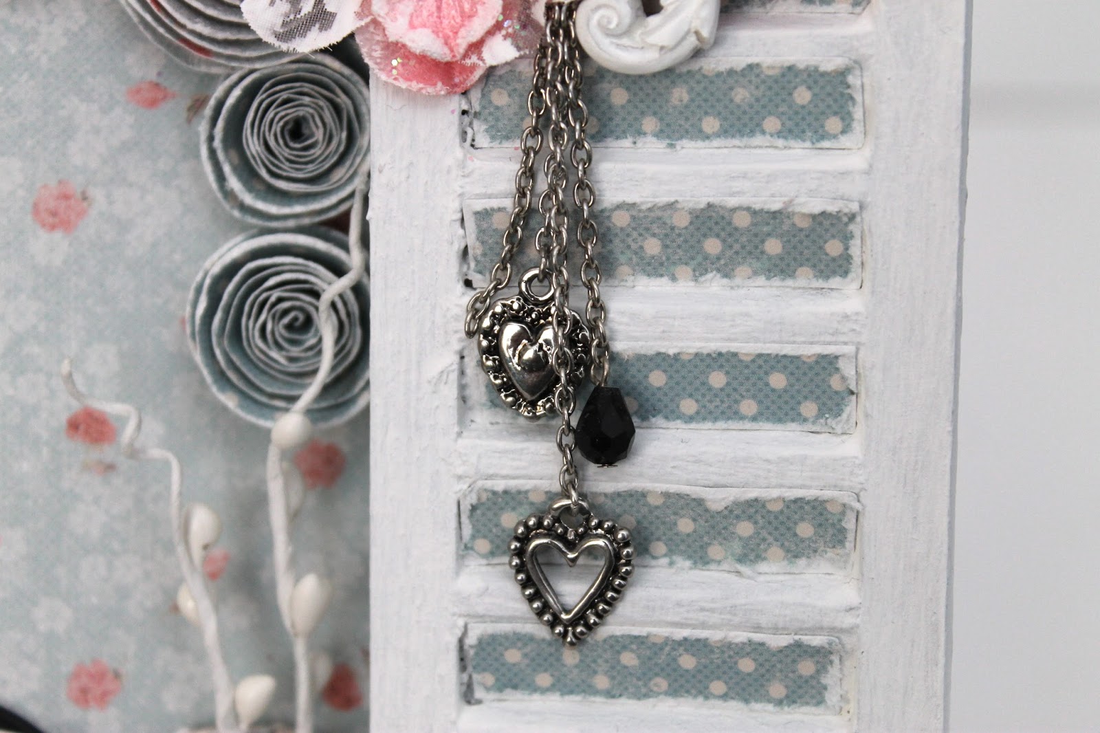 Ingrid's place: photo frame with shutters *Maja Design*