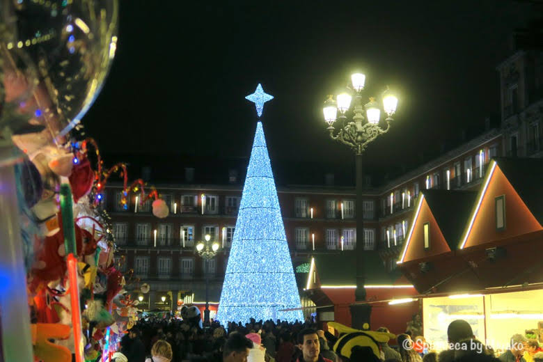 Plaza Mayor en Madrid マドリードのマヨール広場のクリスマスツリー