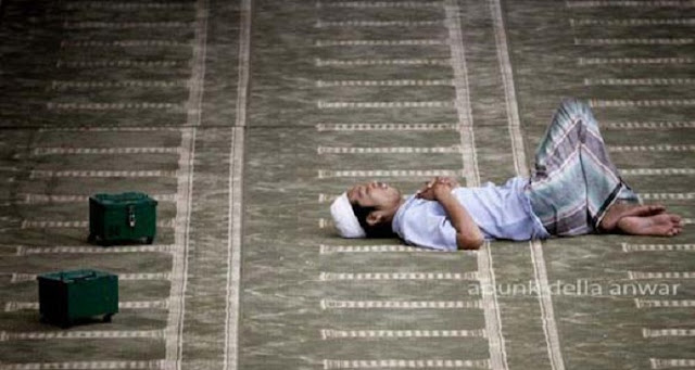 Kata Siapa Dilarang? Ternyata Ini Lho Hal yang Diperbolehkan Ketika di Masjid! Kata Siapa Dilarang? Ternyata Ini Lho Hal yang Diperbolehkan Ketika di Masjid!