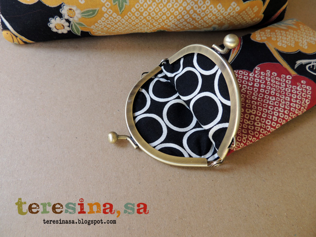 Bolso con boquilla metálica