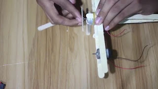 Pesawat mainan sederhana dari Stik Es krim