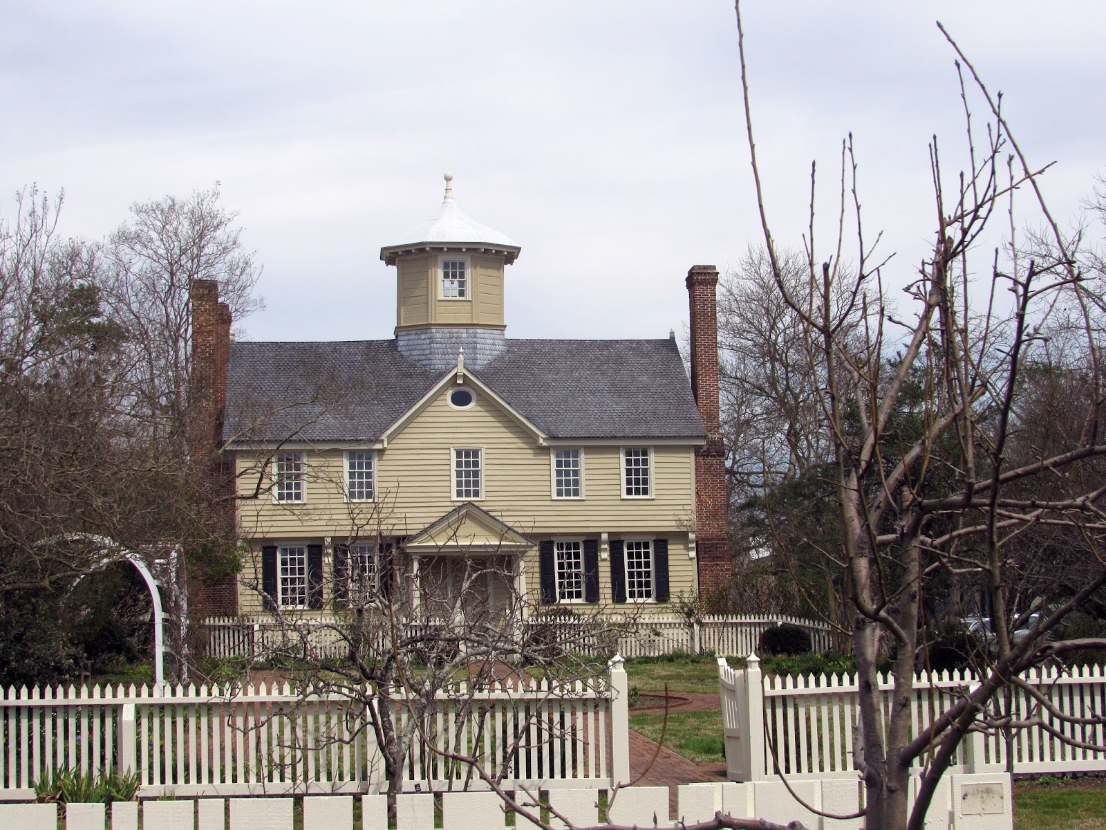Living Life On Main Street A Trolley Tour of Edenton, North Carolina