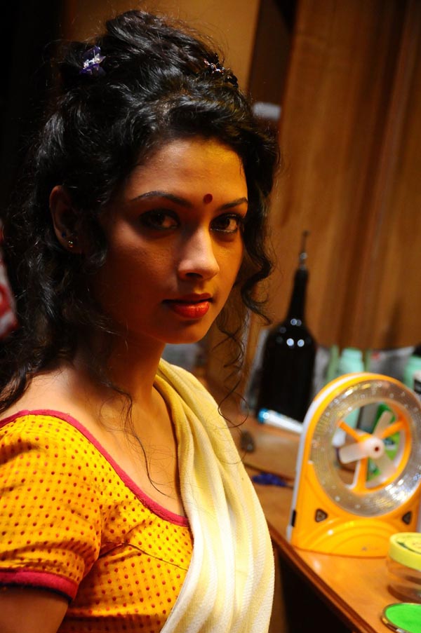 Vidiyum Mun Movie Stills