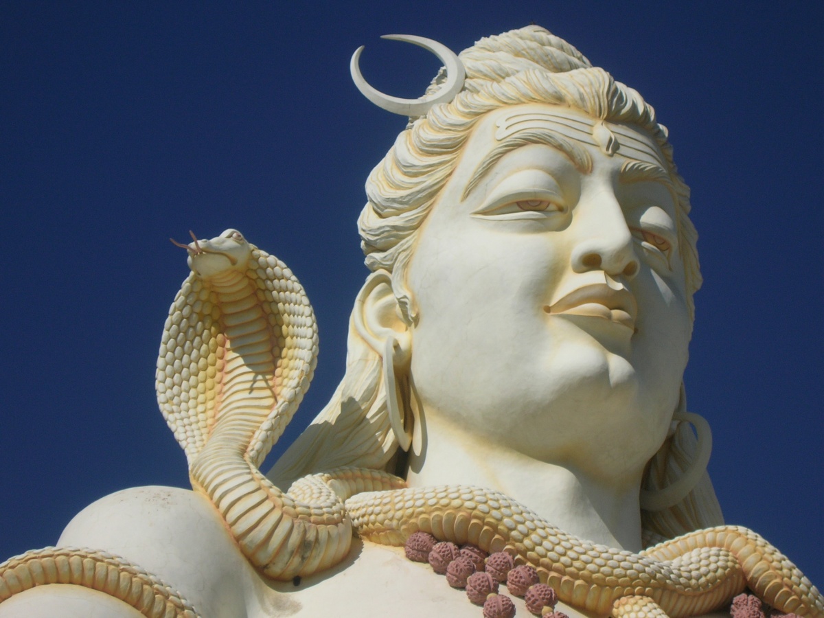 Journeys across Karnataka: Giant Eshwara statue, Shiv Giri, Bijapur