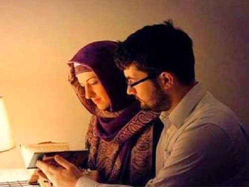Suami istri baca Quran (onislam.net)