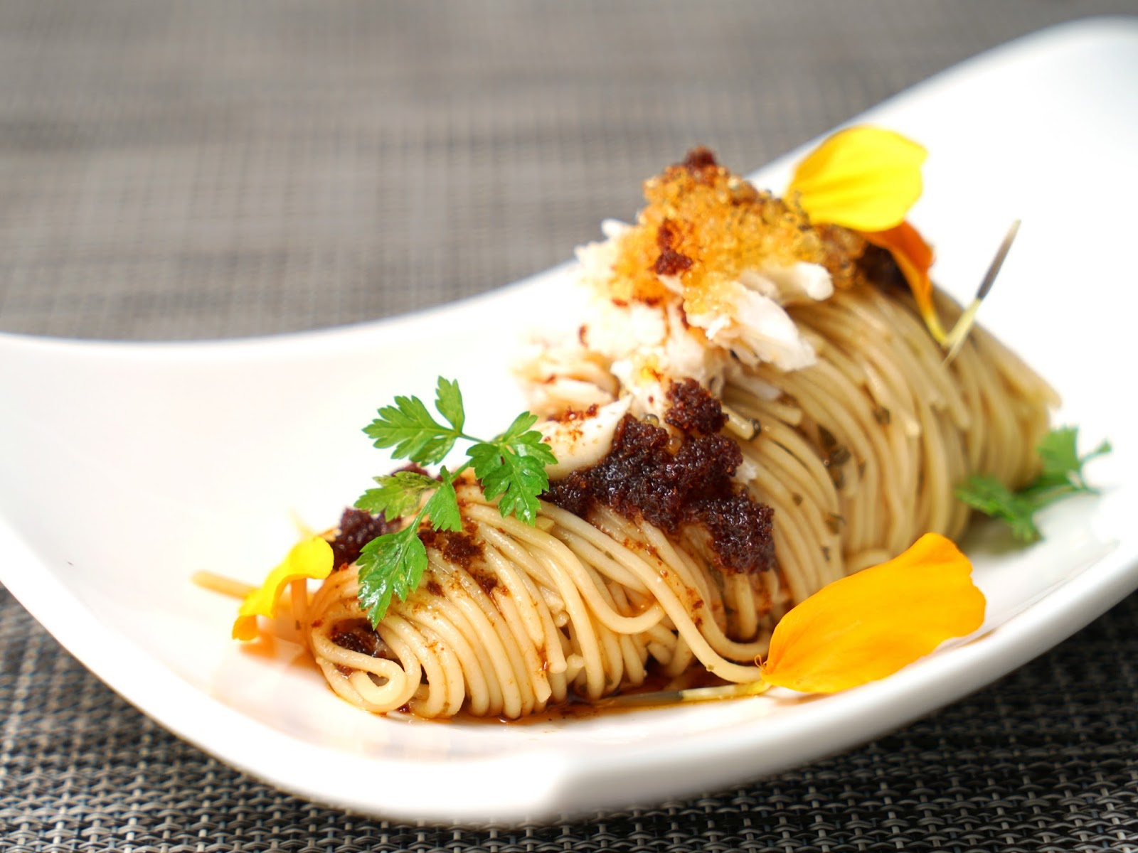 PinkyPiggu BEST ANGEL HAIR PASTA In Singapore! Served Chilled Or Warm