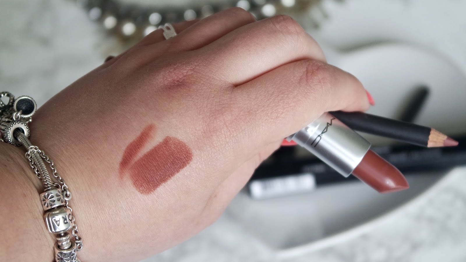Beauty || MAC Whirl Lipstick & Lip Liner Review