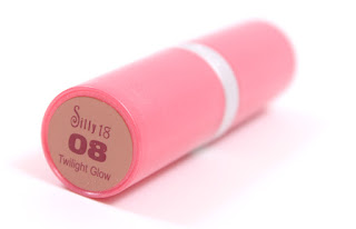 Silly 18 Lipsticks, Twilight glow, Silly18, coral lips, lipstick review, best lipstick reviews, beauty, beauty blog, nude lipstick, coral red lipstick, lipstick available in Pakistan, cheap lisptick, Lavish Insticts, reasonable lipstick price, red alice rao, redalicerao