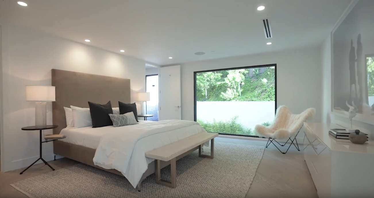 41 Photos vs. Modern Architectural Marvel in Beverly Hills, California | Sotheby's International Realty - Luxury Home & Interior Design Tour 41 Photos vs. Modern Architectural Marvel in Beverly Hills, California | Sotheby's International Realty - Luxury Home & Interior Design Tour