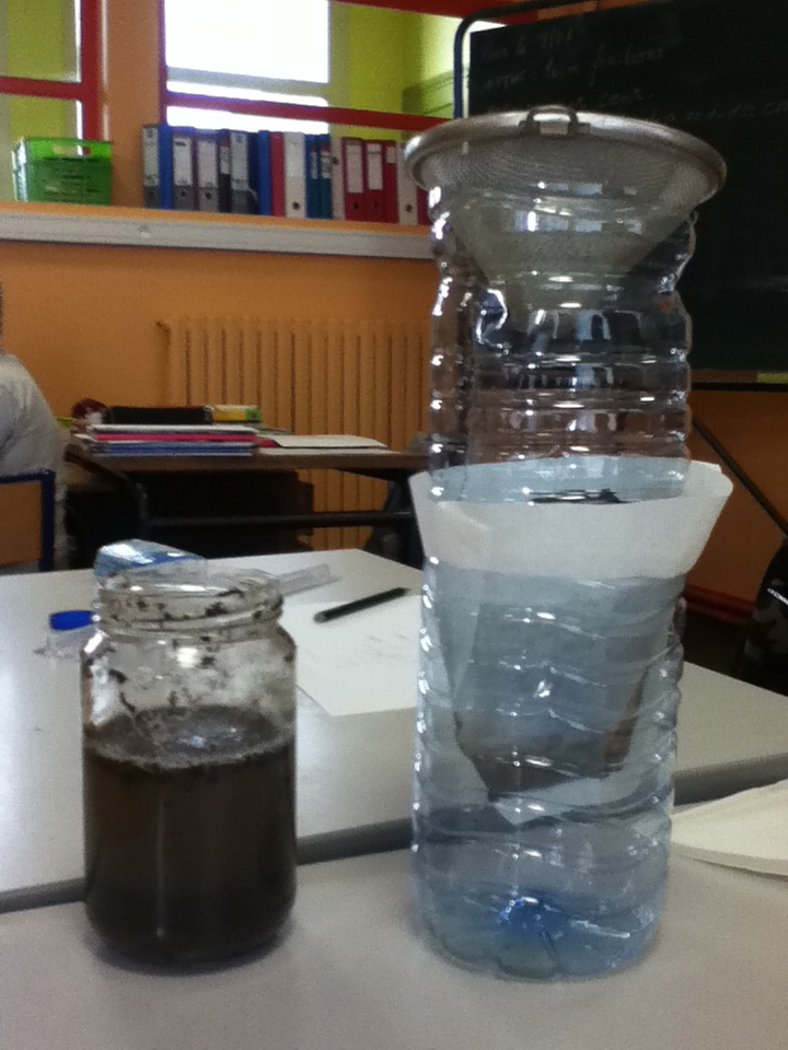 École élémentaire de Masléon: Expérience pour filtrer l'eau