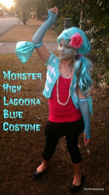 Monster High Series: Lagoona Blue Dress Up 