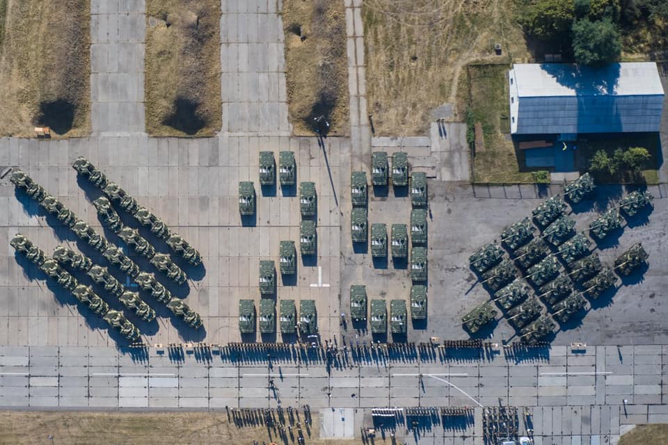 Модернізовані танки і польські БТРи – армія отримала техніку