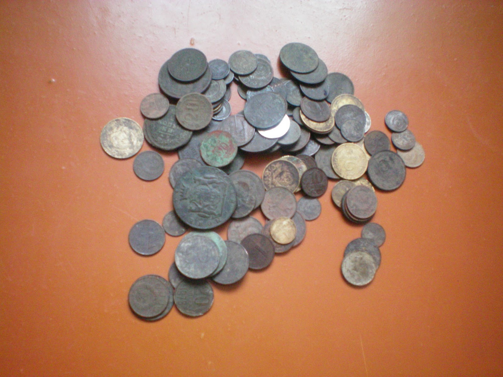 Старые круглые рубли где продать. Редкие монеты копейки. Скупка 10 рублевых монет. Советские деньги монеты. Где продать 10.