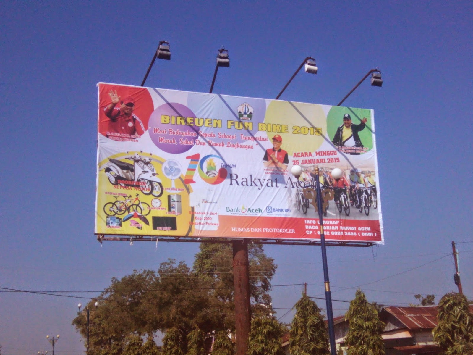 Pemasangan Baliho Fun Bike 2015 jln Medan - B. Aceh