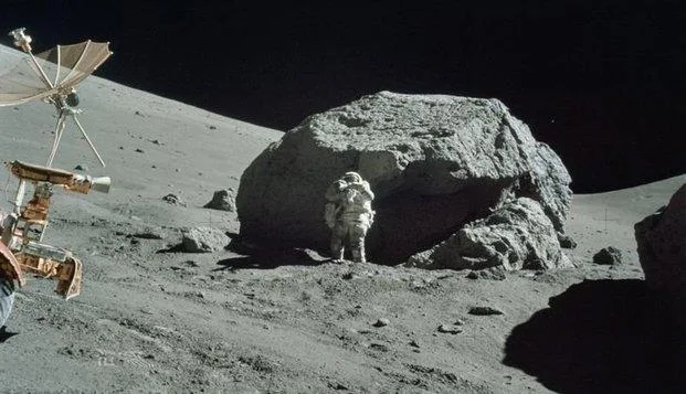 "Astronautas" da Nasa, supostamente na lua