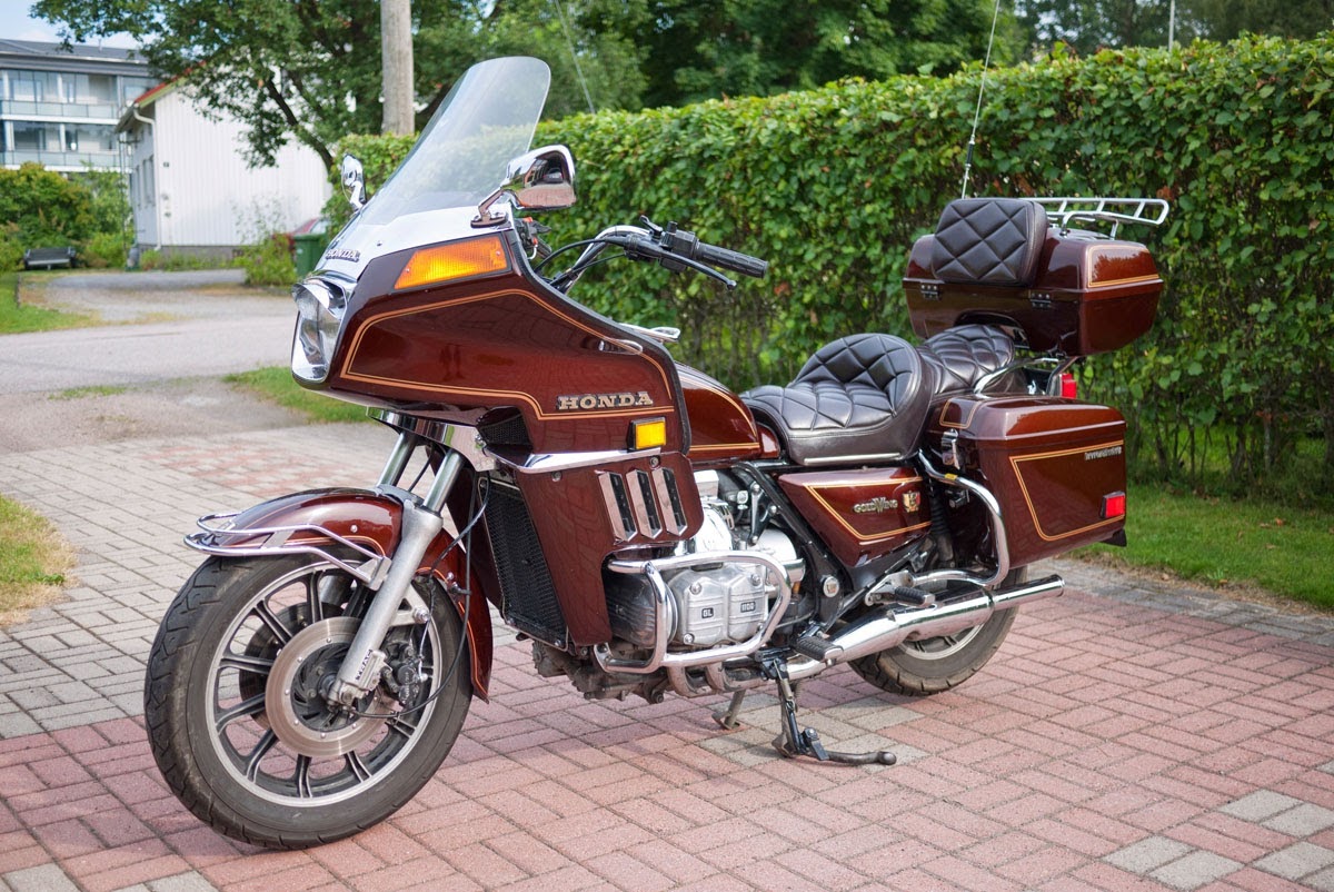 Tuumaustauko asiaa moottoripyöristä Myyty Goldwing GL1100 1983