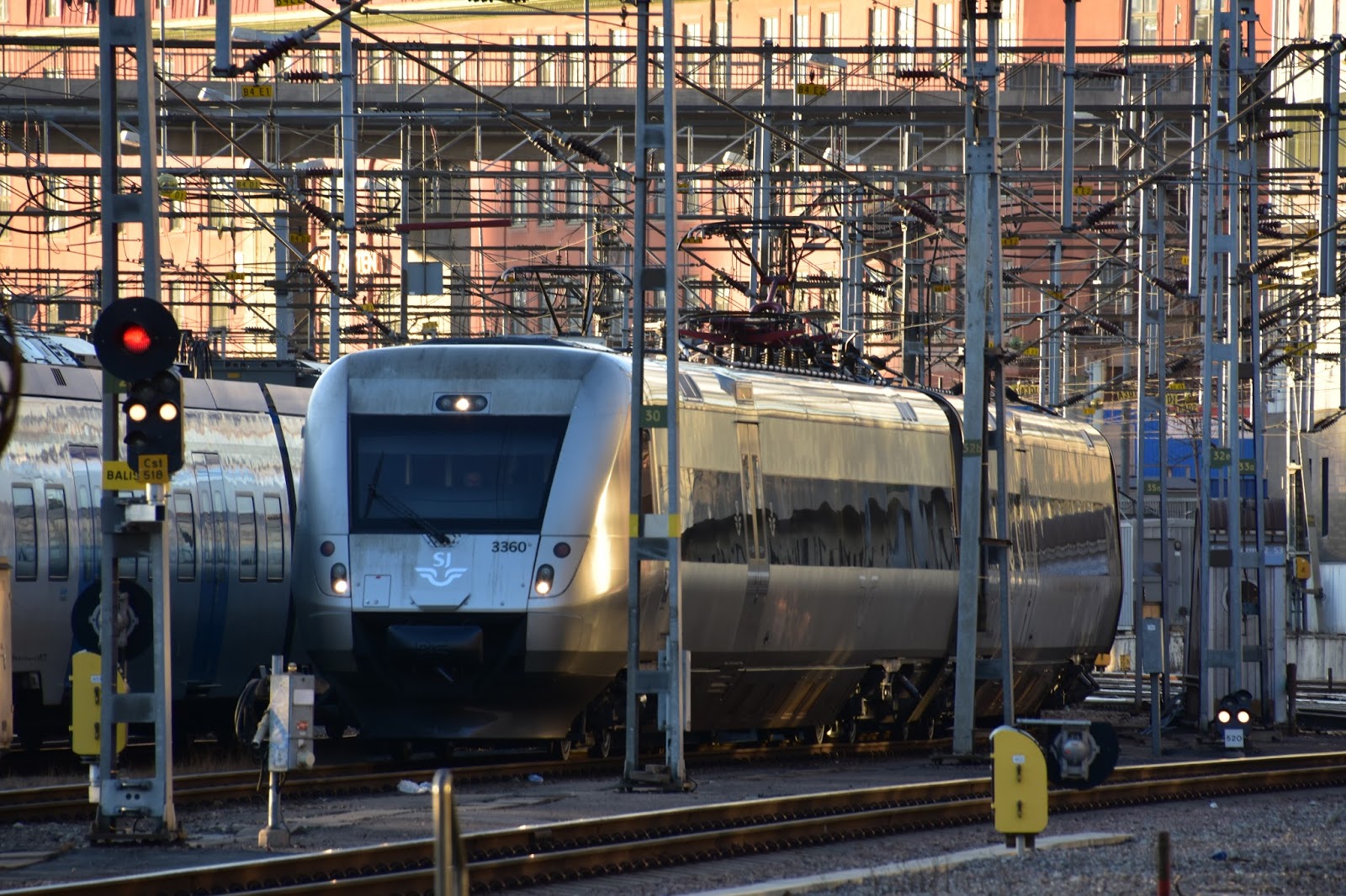 TRAIN ARCTIC CIRCLE visual data 4