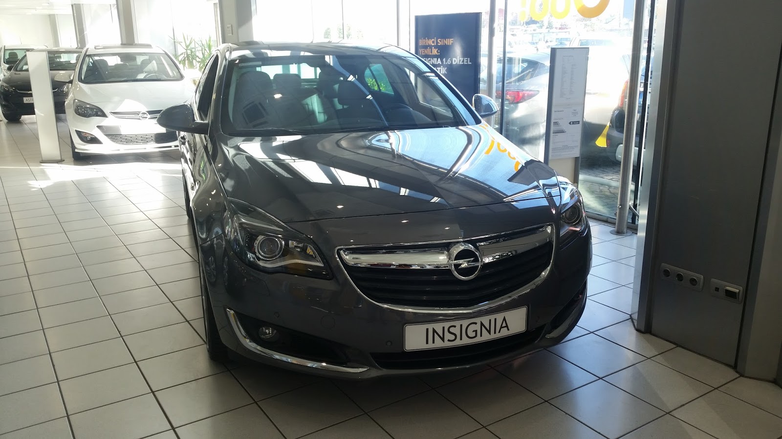 detail look to opel insignia 1 6 cdti turgut alkim tutumlu car designer reviewer and car diecast collector