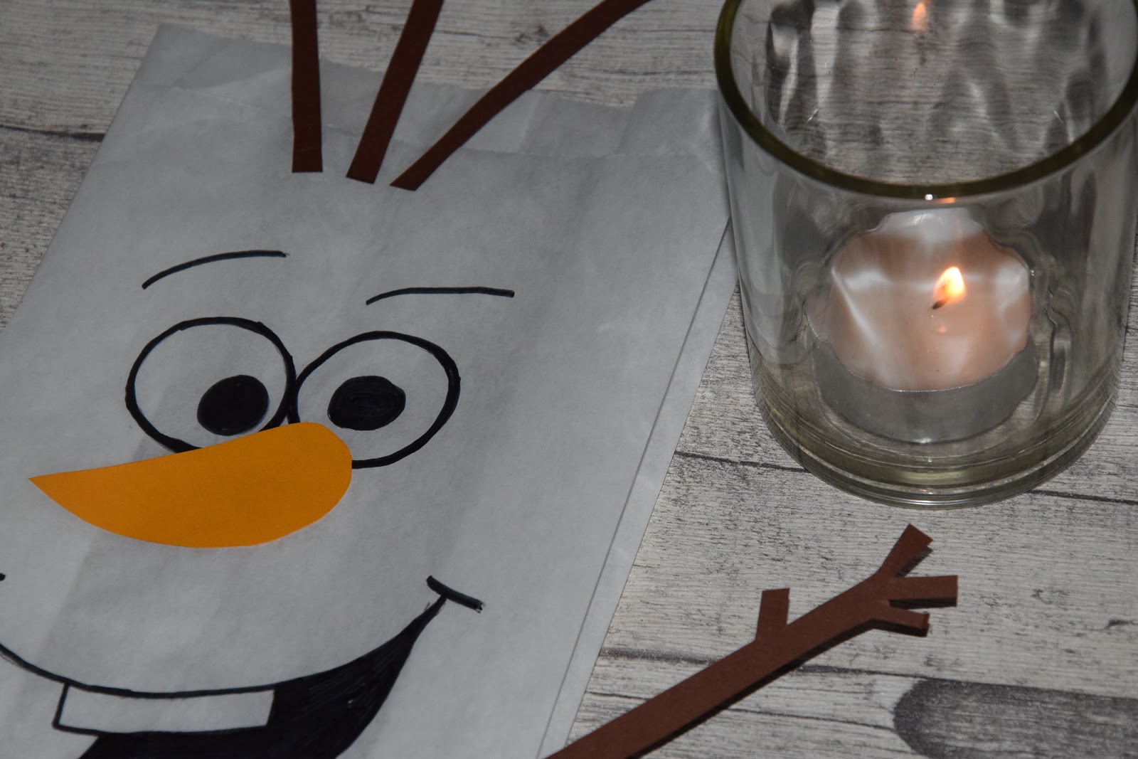 Familie Und Mehr Diy Olaf Lichttute Weihnachtszeit Basteln Basteln Weihnachten Kinder Basteln Laternen