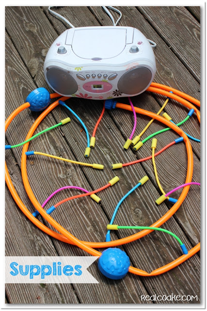 This looks like great summer family fun! Easy to put together a fun afternoon game with the family. #FamilyFun#Games #Summer #RealCoake