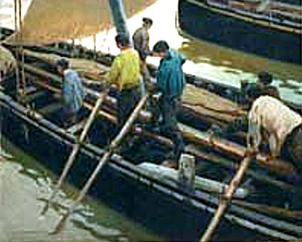 Atracando el bote Atracando el bote, Enrique Martínez Cubells, Pintor español, Pintores españoles, Martínez Cubells, Paisajes de Enrique Martínez Cubells, Pintores Valencianos