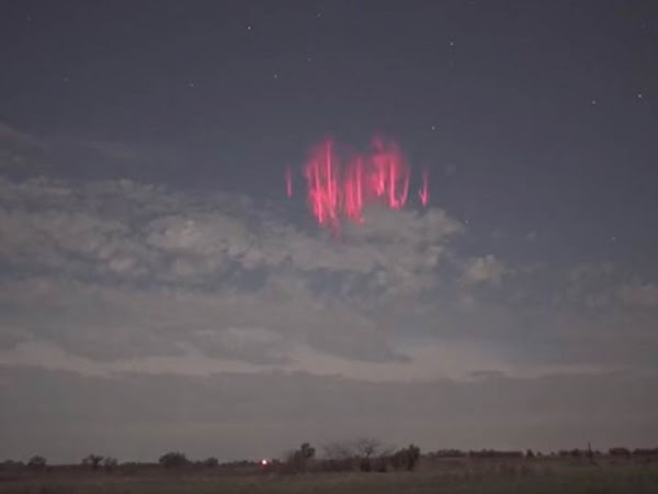 Video: Captan extrañas luces rojas en el cielo de EU Video: Captan extrañas luces rojas en el cielo de EU