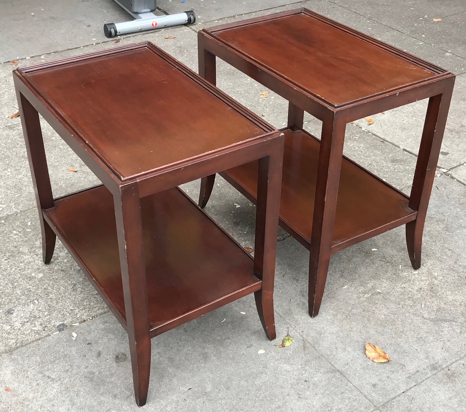 UHURU FURNITURE & COLLECTIBLES SOLD 24567 Bow Legged 16” x 25” x 24